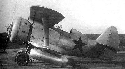 Le Polikarpov I-153 et un statoréacteur  Merkoulov DM-2 sous l'aile