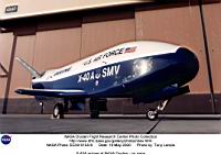 Dernier représentant des lifting bodies au programme de la NASA, après l’abandon des X-33 et X-34, le X-40 qui préfigure le X-37 est un projet de l’US Air Force, qui revendique toujours une navette… militaire pilotable, le SMV (Space Maneuver Vehicule).