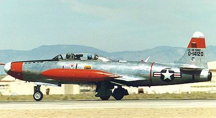 Pour  tester  les liflting bodies, la NASA emploie en 1965 un T-33 de la base de Cornell (Buffalo) à avant de Starfire, muni de pétales qui s’écartent sur les réservoirs latéraux pour simuler le nombre de g de rentrée dans l’atmosphère. L’appareil est le premier a embarquer un ordinateur de bord à circuit intégré.